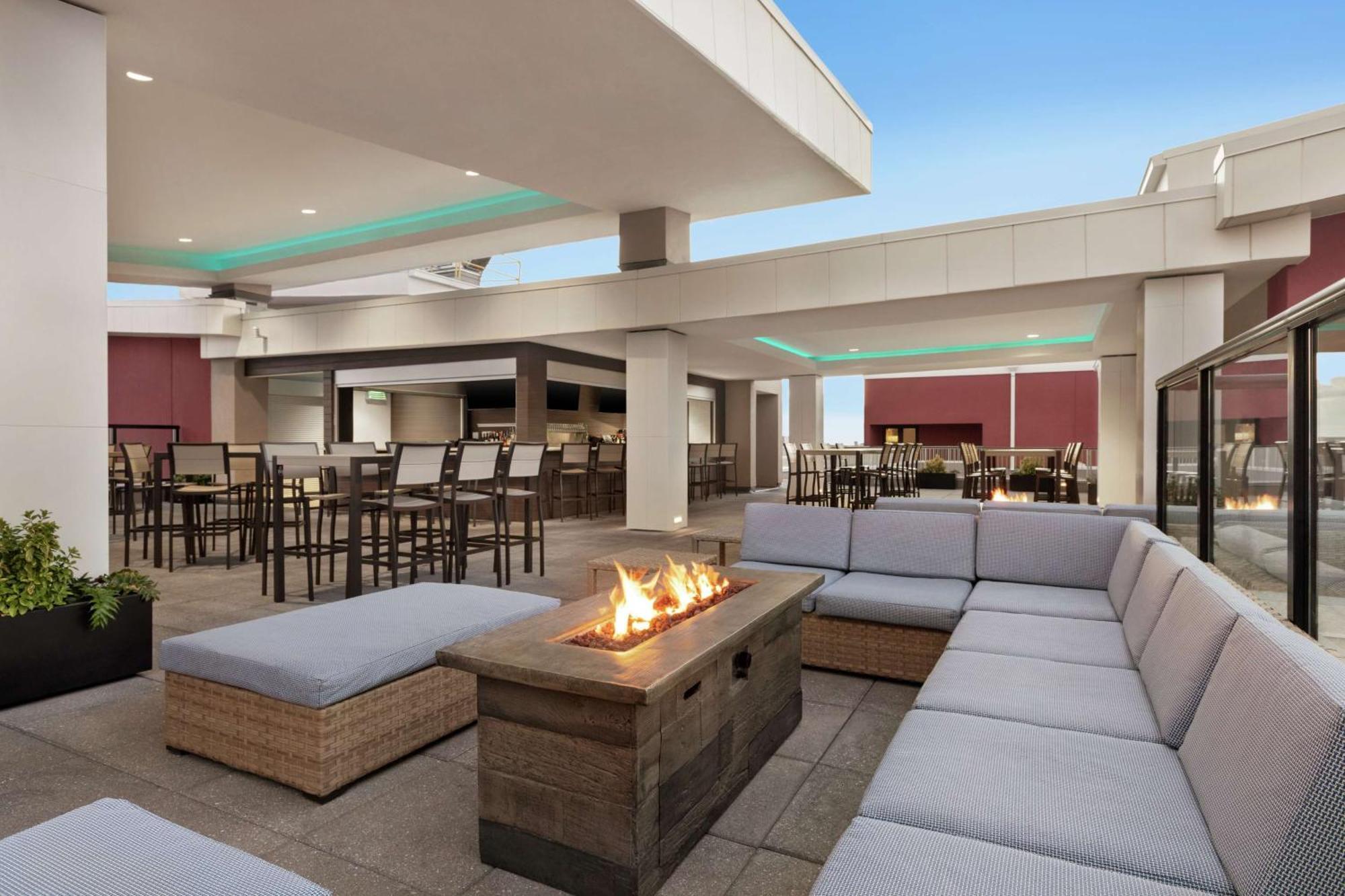 Embassy Suites By Hilton Wilmington Riverfront Экстерьер фото