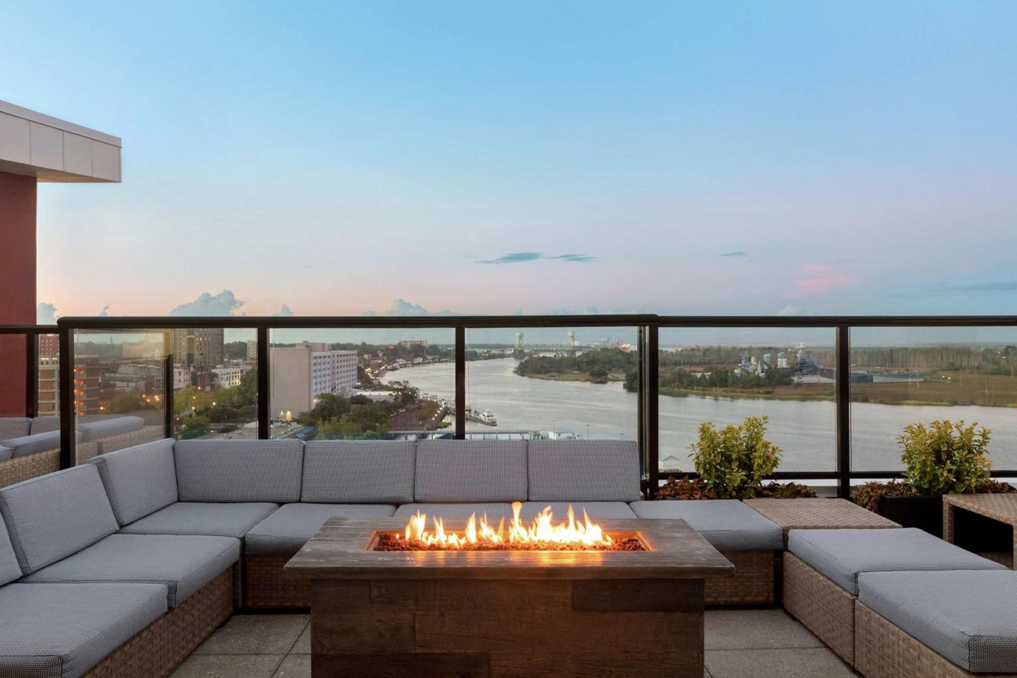 Embassy Suites By Hilton Wilmington Riverfront Экстерьер фото