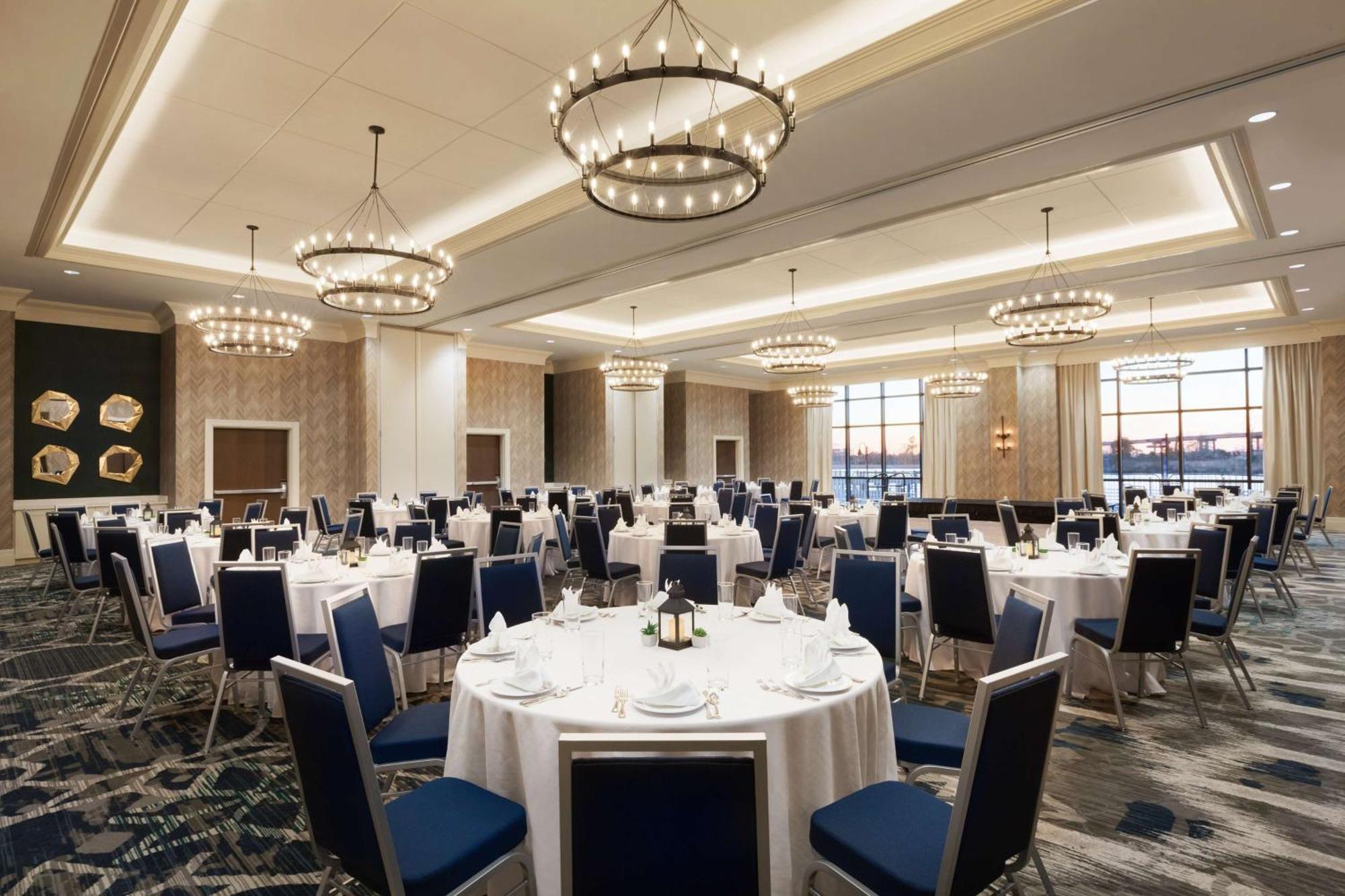 Embassy Suites By Hilton Wilmington Riverfront Экстерьер фото